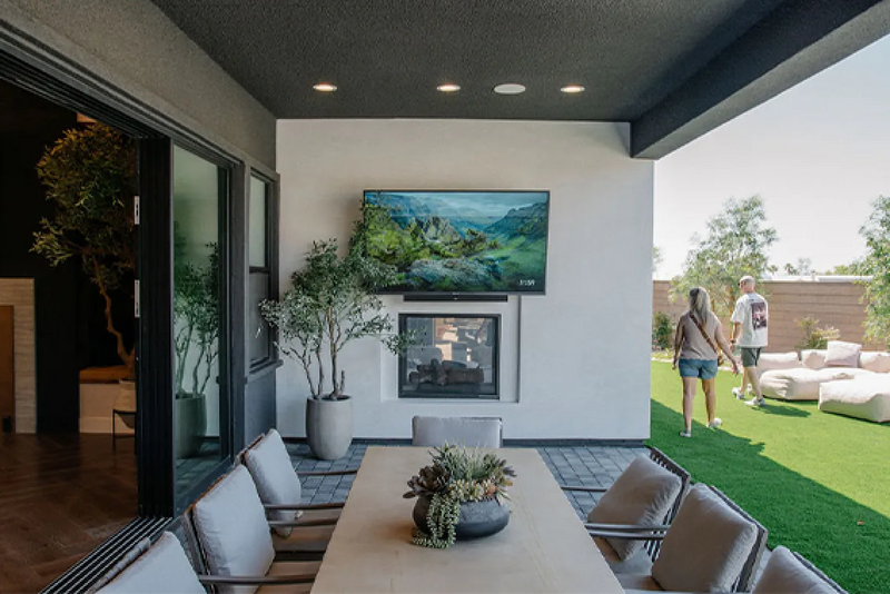 Une terrasse moderne conçue pour la vie en plein air